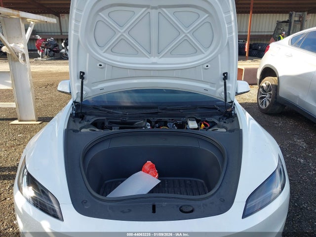 2024 TESLA MODEL 3 5YJ3E1EB8RF734124 Photo 9