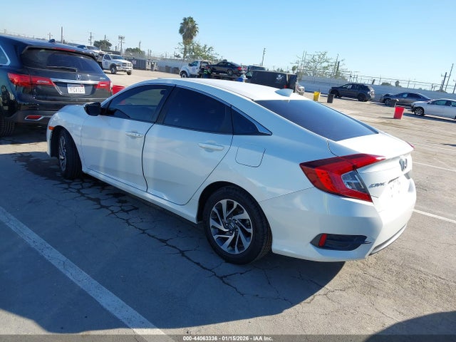 Honda CIVIC EX 2018 2HGFC2F72JH518997 Image 3