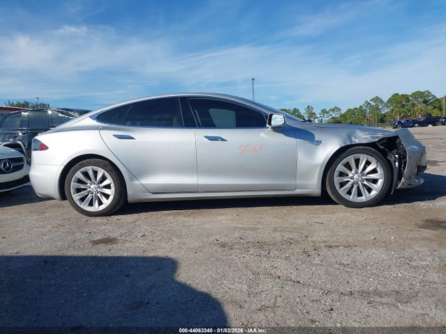 Tesla Model S 60d/70d/75d/85d/90d 2016 5YJSA1E2XGF150182 Image 13