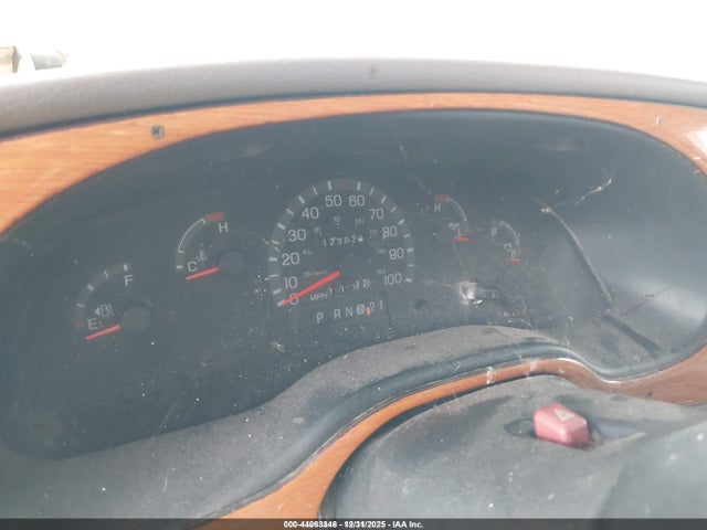 Продажа на аукционе авто 1997 Ford Econoline E450 Super Duty Cutwy  Rv, vin: 1FDLE40SXVHA73906, номер лота: 44063346