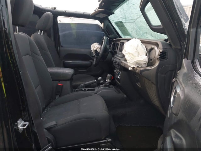 1C4HJXDGXKW649417 Jeep Wrangler Unlimited Sport S 4x4