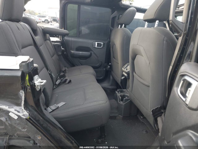 1C4HJXDGXKW649417 Jeep Wrangler Unlimited Sport S 4x4