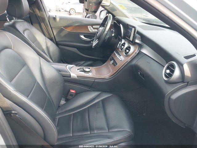 44063423 :رقم المزاد ، WDDWF8EB6KR516241 vin ، 2019 Mercedes-benz C 300 4matic مزاد بيع