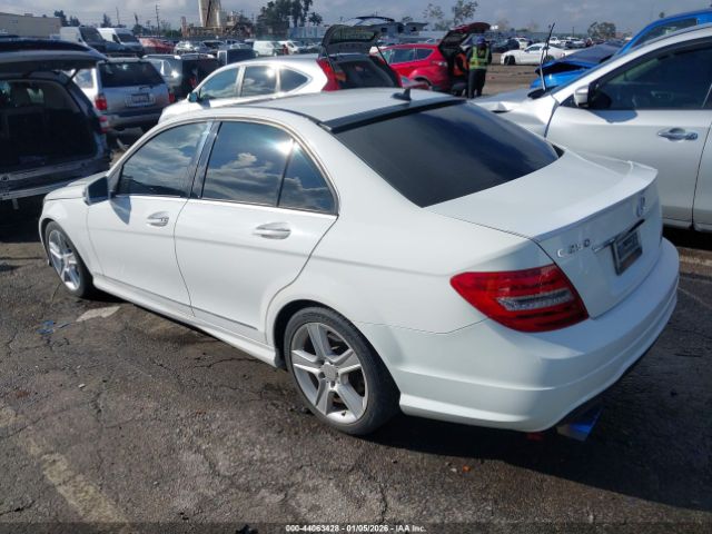 2014 MERCEDES-BENZ C 250 WDDGF4HBXEG221328 Photo 2