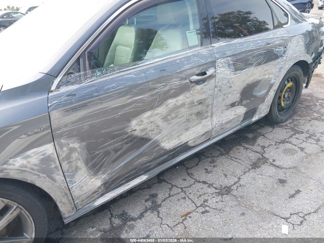 1VWDT7A31HC023322 Volkswagen Passat 1.8t R-line