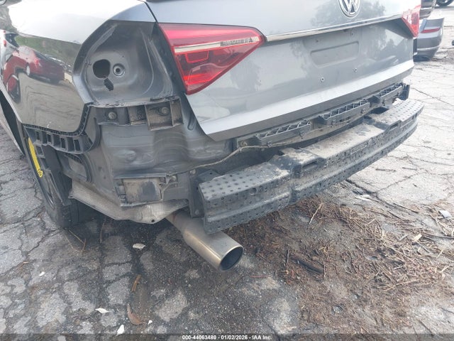 1VWDT7A31HC023322 Volkswagen Passat 1.8t R-line
