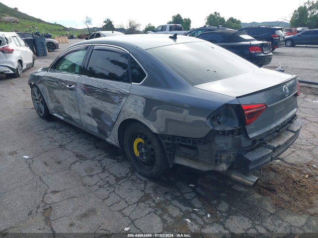 1VWDT7A31HC023322 Volkswagen Passat 1.8t R-line