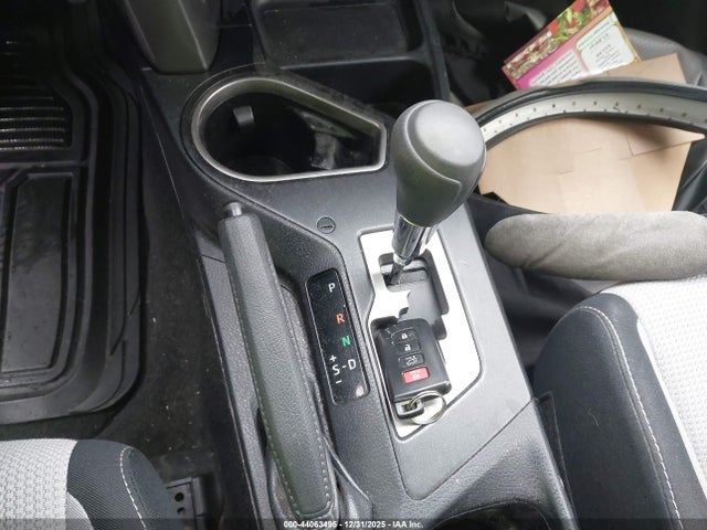 JTMWFREV1GJ073030 Toyota Rav4 Xle