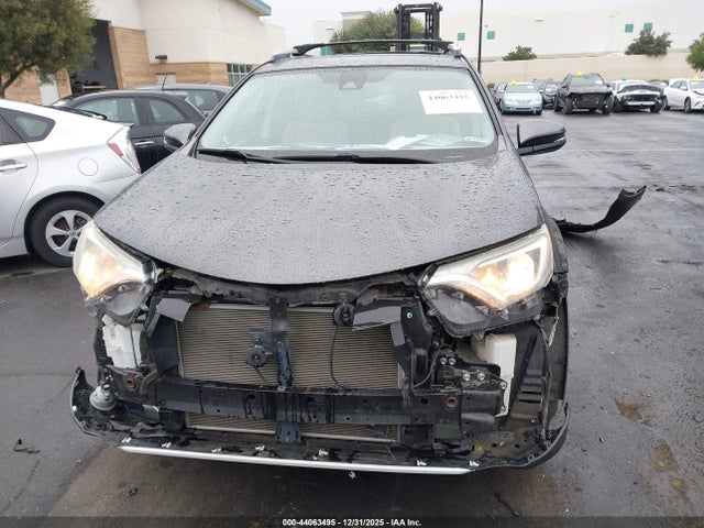 JTMWFREV1GJ073030 Toyota Rav4 Xle