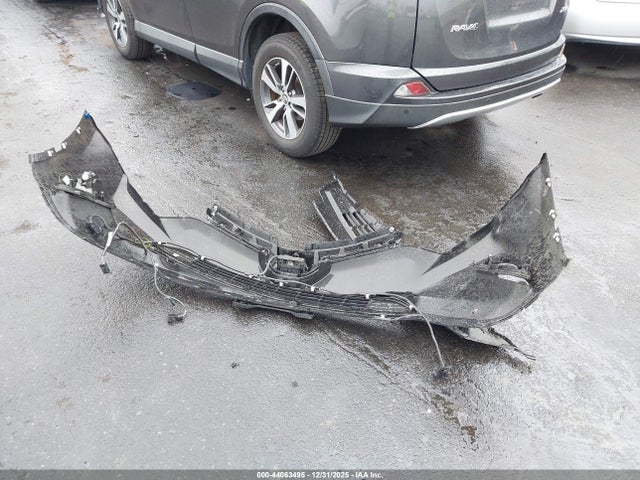 JTMWFREV1GJ073030 Toyota Rav4 Xle