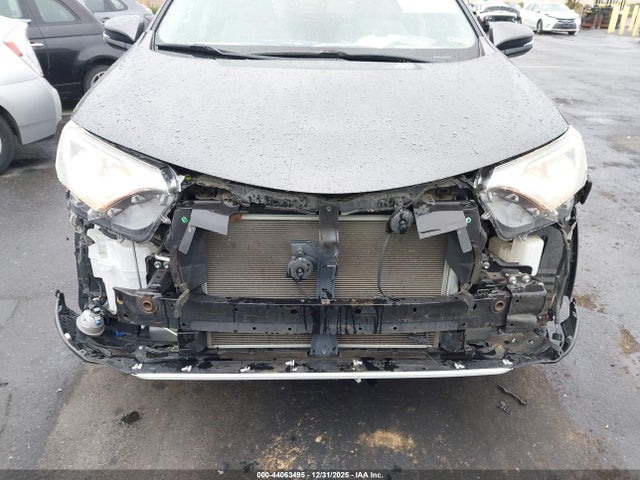 JTMWFREV1GJ073030 Toyota Rav4 Xle