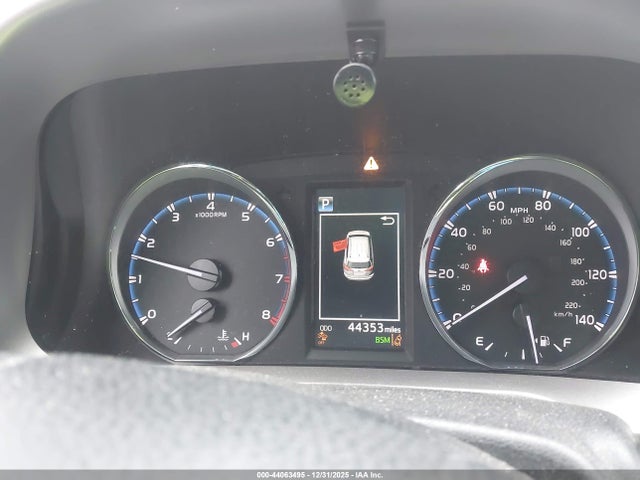JTMWFREV1GJ073030 Toyota Rav4 Xle