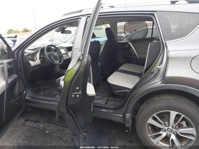 JTMWFREV1GJ073030 Toyota Rav4 Xle