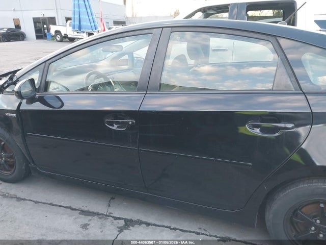 Toyota Prius Two 2014 JTDKN3DU0E1773576 Image 14