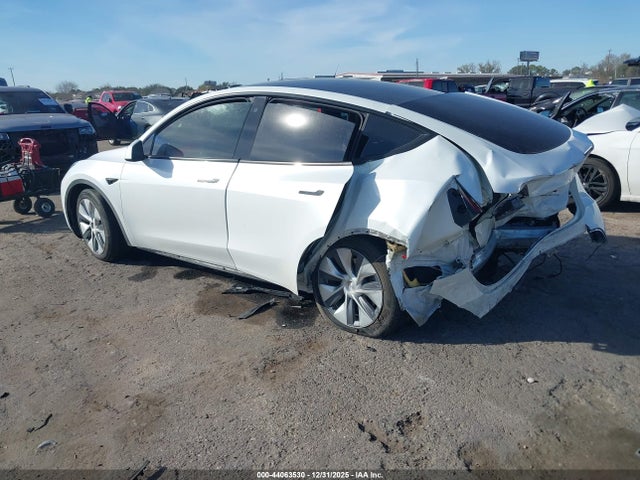 2023 TESLA MODEL Y 7SAYGDEE9PA098113 Photo 2