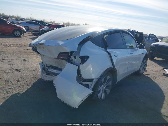 2023 TESLA MODEL Y 7SAYGDEE9PA098113 Photo 3
