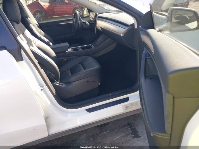 2023 TESLA MODEL Y 7SAYGDEE9PA098113 Photo 4