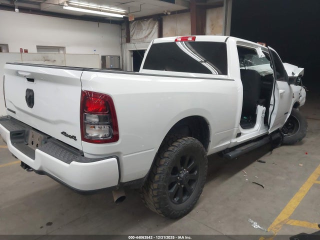 3C6UR5DL3RG179465 RAM 2500 Big Horn 4x4 6&#039;4 Box