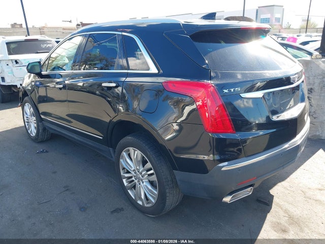 2017 CADILLAC XT5 1GYKNCRS1HZ257654 Photo 2