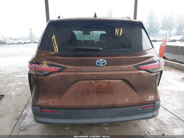 5TDYRKEC8NS114551 Toyota SIENNA XLE