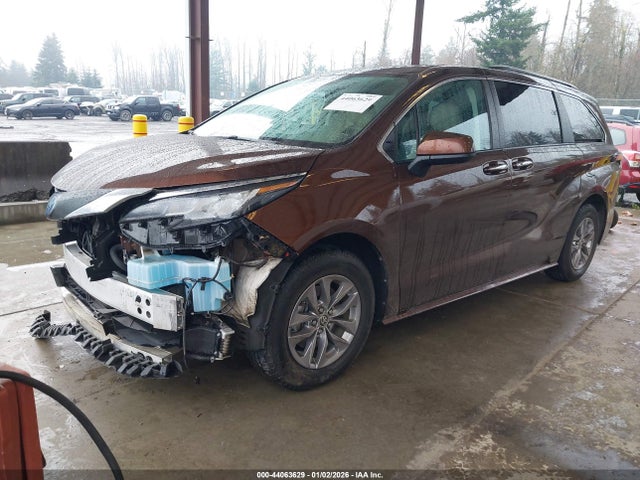 5TDYRKEC8NS114551 Toyota SIENNA XLE