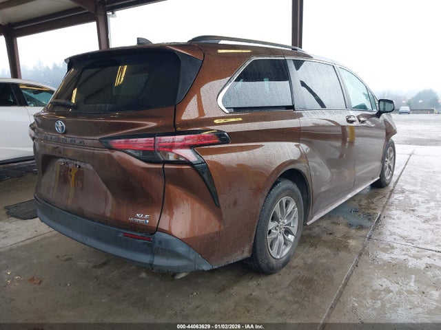 5TDYRKEC8NS114551 Toyota SIENNA XLE