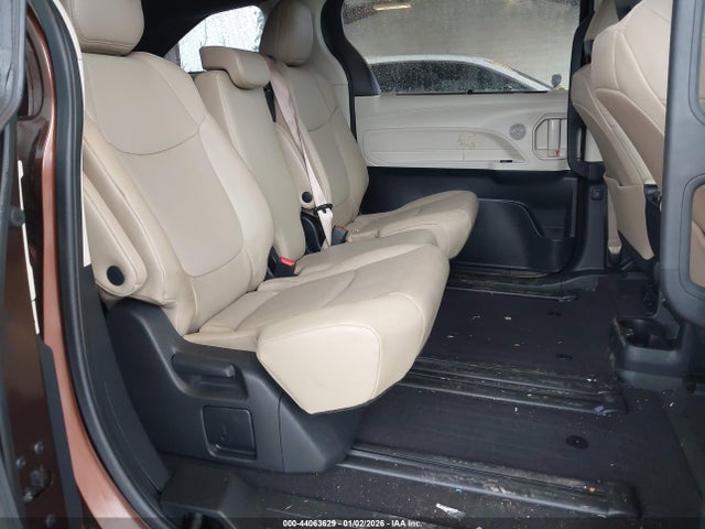 5TDYRKEC8NS114551 Toyota SIENNA XLE