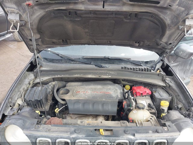 ZACCJBBB9JPJ19162 Jeep Renegade Latitude 4x4