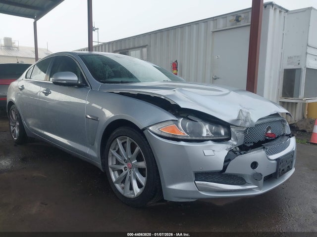 2015 JAGUAR XF SAJWA0FS9FPU67421 Photo 0