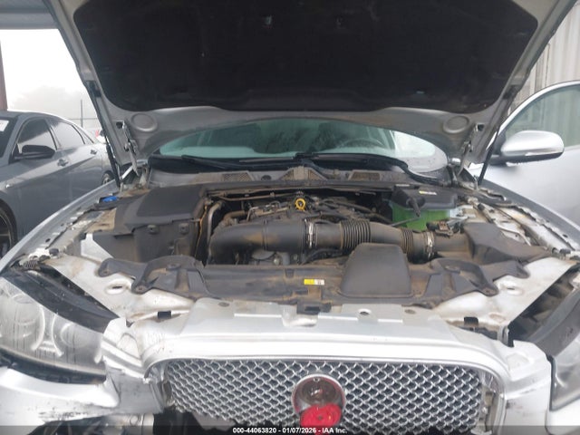 2015 JAGUAR XF SAJWA0FS9FPU67421 Photo 9