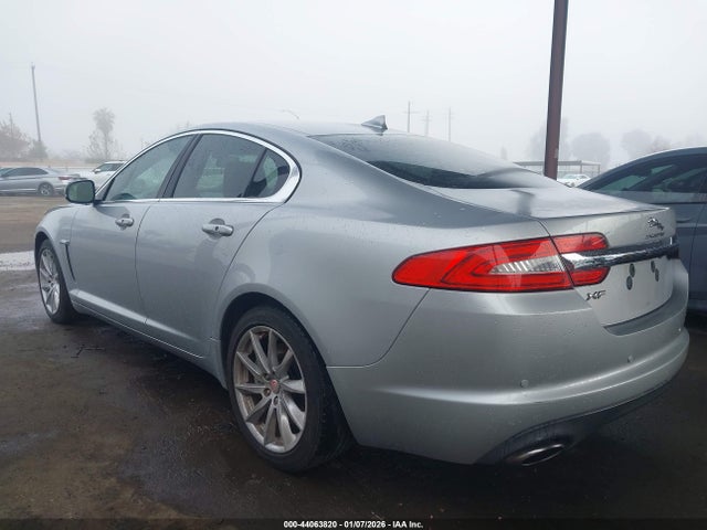 2015 JAGUAR XF SAJWA0FS9FPU67421 Photo 2