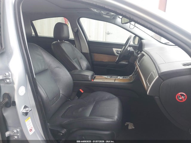 2015 JAGUAR XF SAJWA0FS9FPU67421 Photo 4