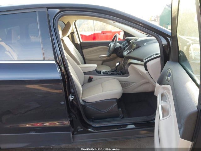 1FMCU0G92KUB12246 Ford ESCAPE SE