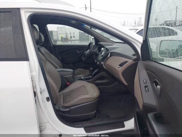 KM8JUCAG1EU877839 Hyundai TUCSON SE