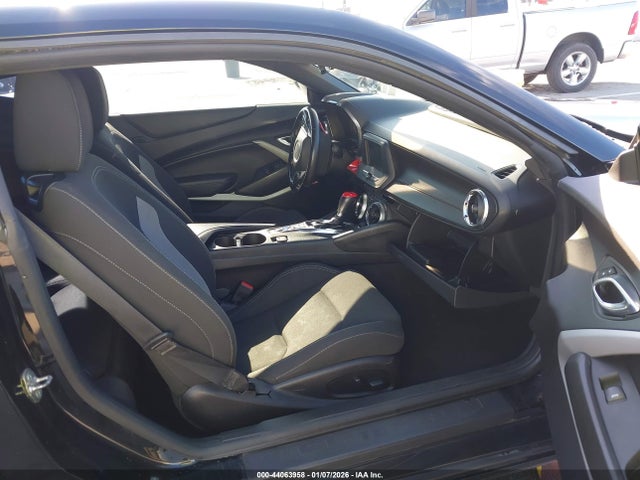 2018 CHEVROLET CAMARO 1G1FB1RX6J0174658 Photo 4