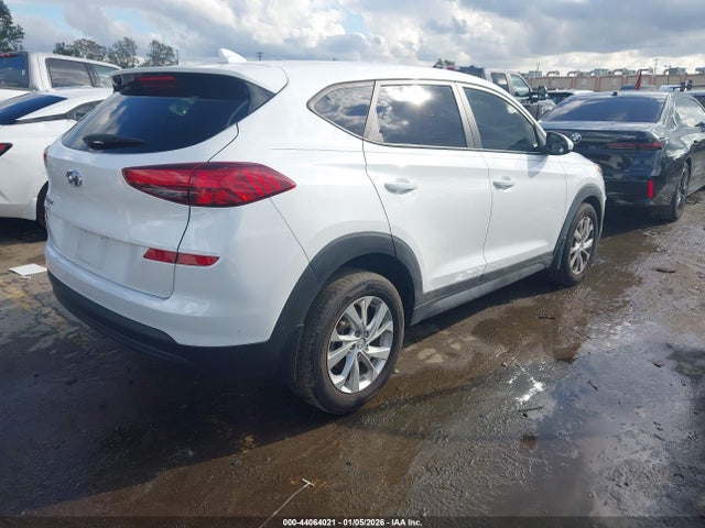 KM8J23A47MU338300 Hyundai TUCSON SE