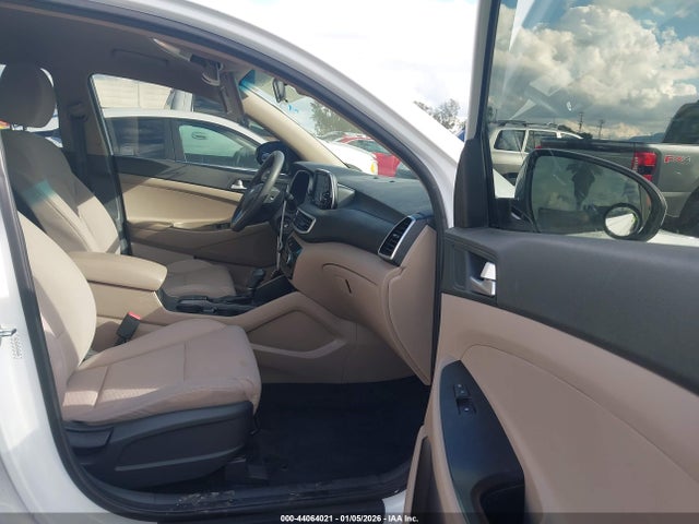 KM8J23A47MU338300 Hyundai TUCSON SE