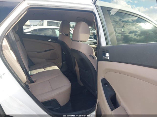 KM8J23A47MU338300 Hyundai TUCSON SE