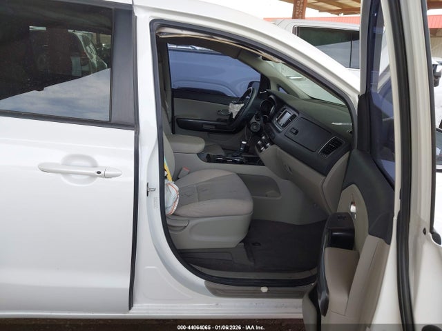 KNDMB5C10M6673189 KIA SEDONA LX