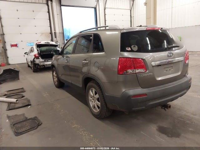 2013 KIA SORENTO 5XYKTDA21DG422270 Photo 2