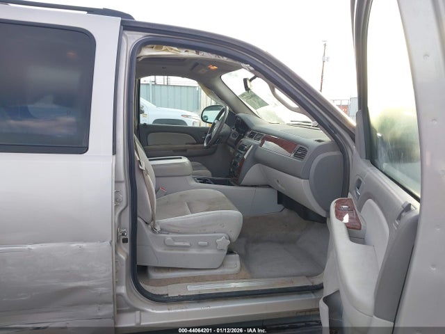 2009 CHEVROLET SUBURBAN 1500 1GNFK26339R172671 Photo 4