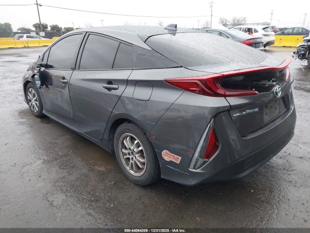 2020 TOYOTA PRIUS PRIME JTDKARFP9L3143806 Photo 2