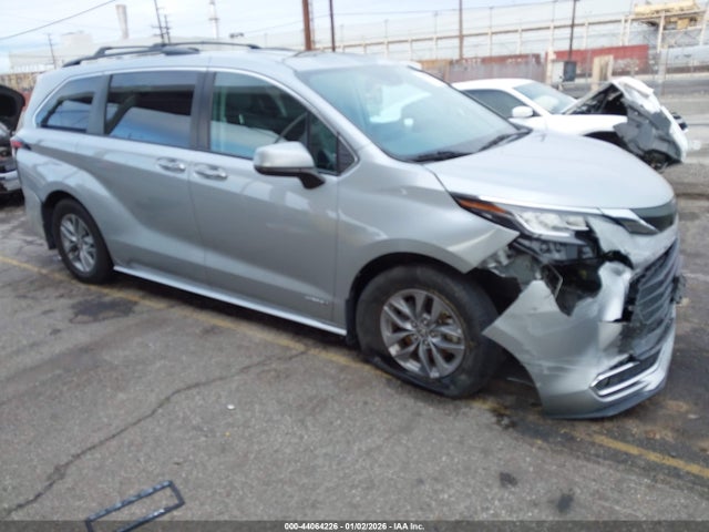 2021 TOYOTA SIENNA 5TDJRKEC4MS031618