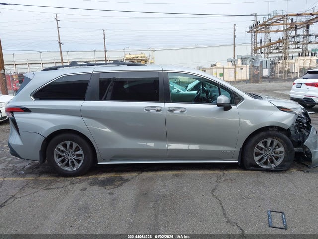 Toyota SIENNA XLE 2021 5TDJRKEC4MS031618 Image 13
