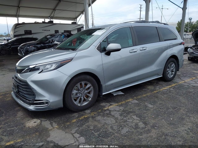 2021 TOYOTA SIENNA 5TDJRKEC4MS031618 Photo 1