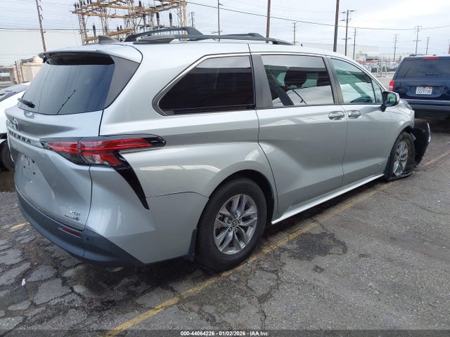 2021 TOYOTA SIENNA 5TDJRKEC4MS031618 Photo 3