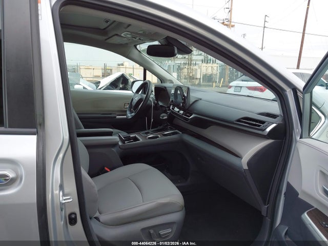 2021 TOYOTA SIENNA 5TDJRKEC4MS031618 Photo 4