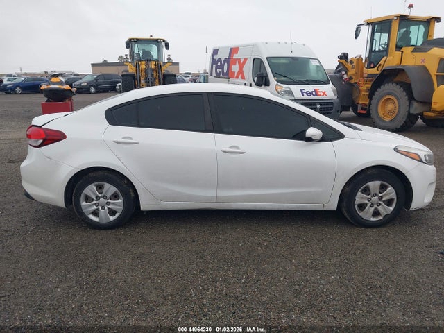 KIA FORTE LX 2017 3KPFL4A73HE014885 Image 13