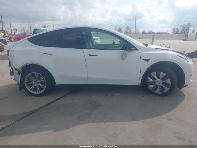 44064286 :رقم المزاد ، 7SAYGDEE9PA097396 vin ، 2023 Tesla Model Y مزاد بيع
