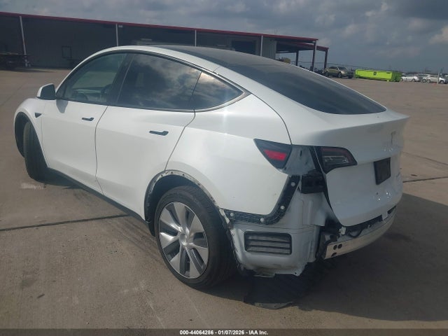 2023 TESLA MODEL Y 7SAYGDEE9PA097396 Photo 2